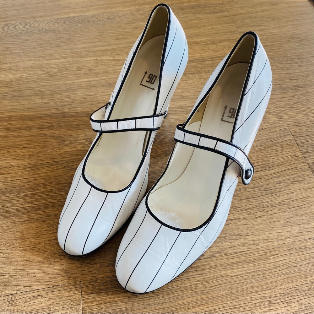 White Leather 90° Angle VTG Style MaryJane Pumps